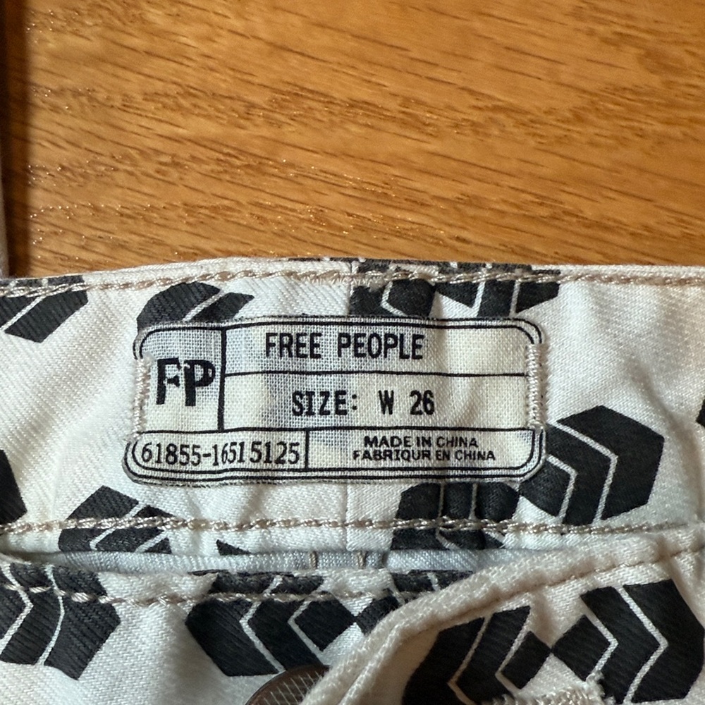 Free People Womens Arrowhead Skinny Jeans size 25 WhiteBlack Ankle Crop Low Rise - Picture 4 of 5